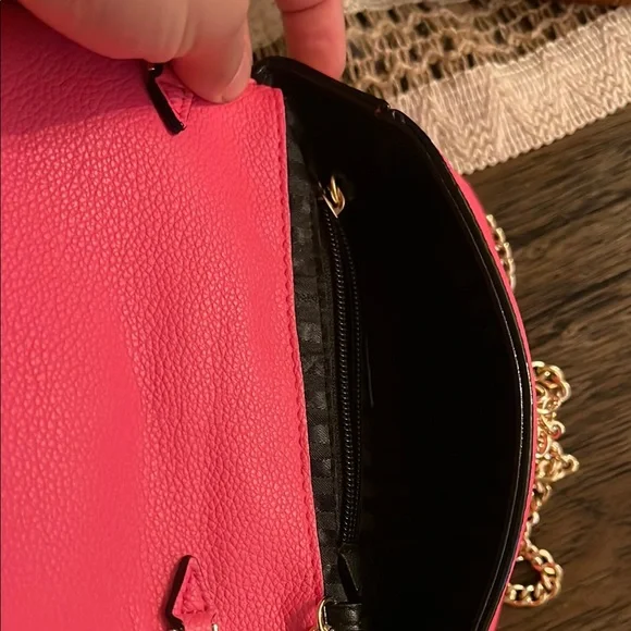 Stylish Red Chain Shoulder Bag - Picture 4 of 8